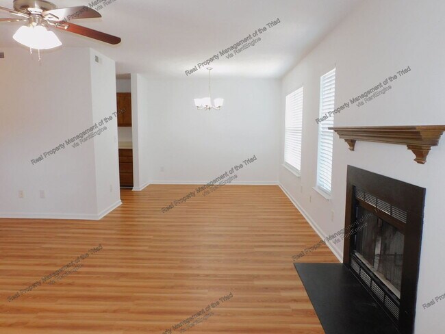 Building Photo - 7 Meadowood Glen Way