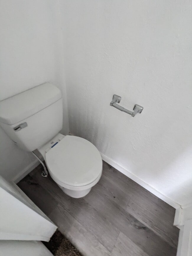 Building Photo - 300 Royal Way