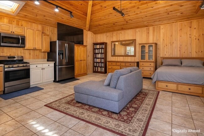 Building Photo - 4593 Hollister Ave