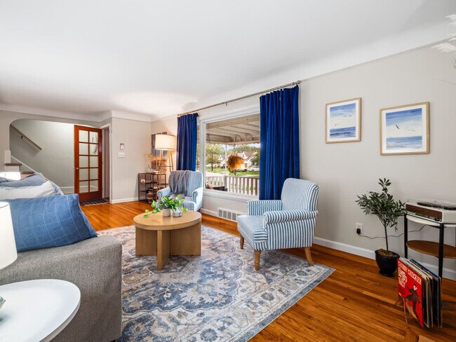 Building Photo - 386 Walworth Ave