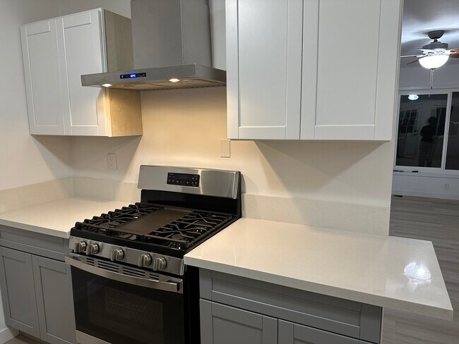 Building Photo - 735 N Madison Ave