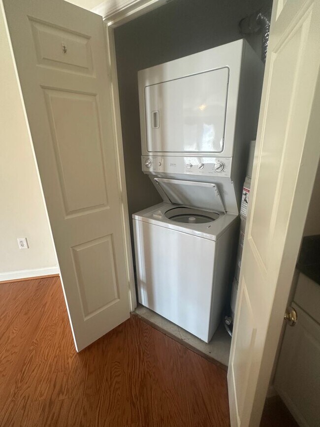 Building Photo - 801 S Pitt St