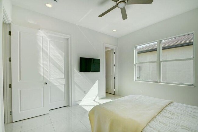 Building Photo - 12832 Veneto Springs Dr