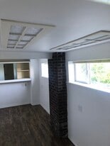 Building Photo - 9876 SE Southworth Dr