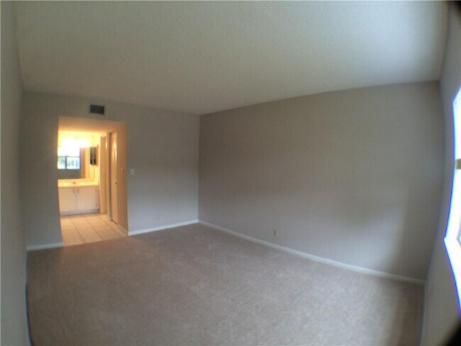 Building Photo - 4374 NW 9th Ave