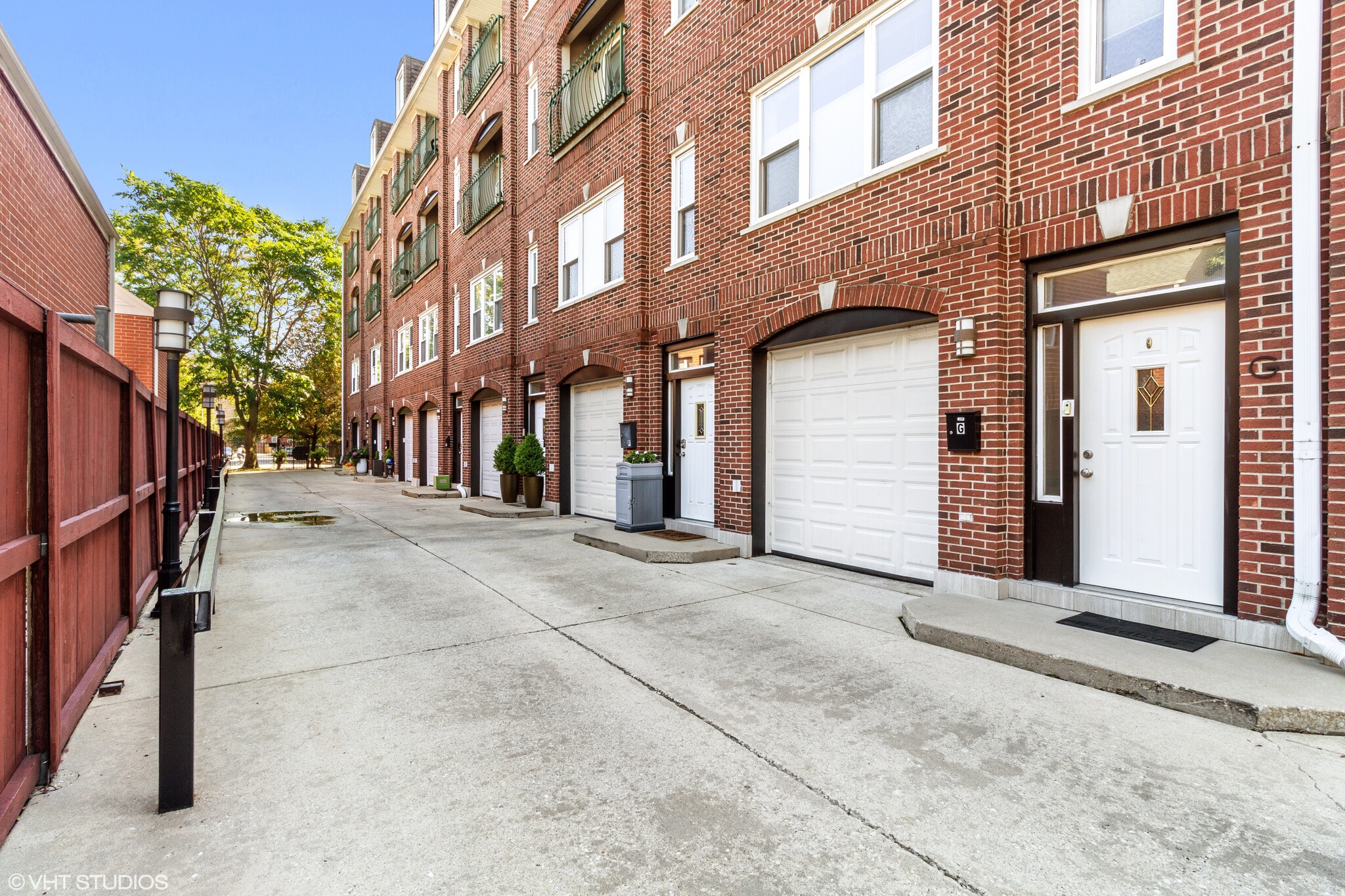 Building Photo - 4438 N Racine Ave