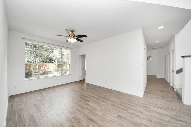 Building Photo - 103 Lakeridge Dr