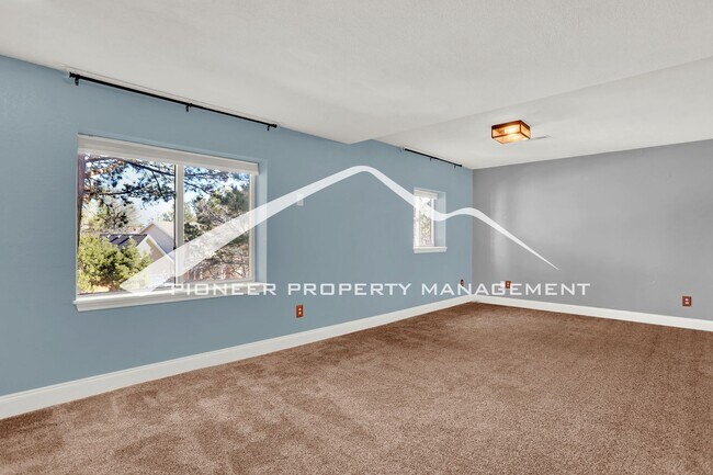 Building Photo - 5 bedroom, 3.5 bath home in North West Colorado Springs