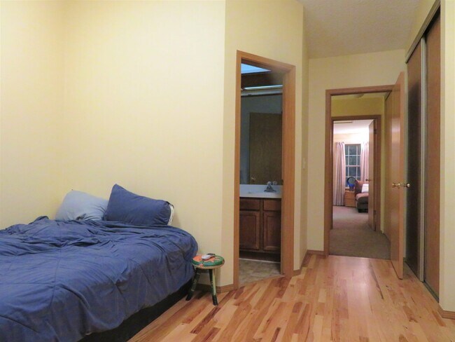 Building Photo - $2,570.95 with $500 Off the first month's rent, 3 Beds - 3 Baths, Townhouse in Lakewood with Cent...