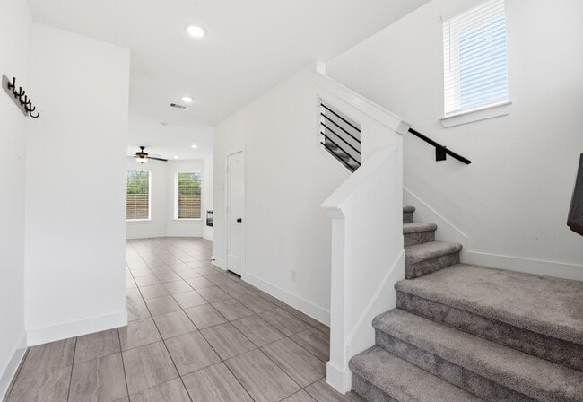 Building Photo - 15155 Colorado Bnd Pk Dr