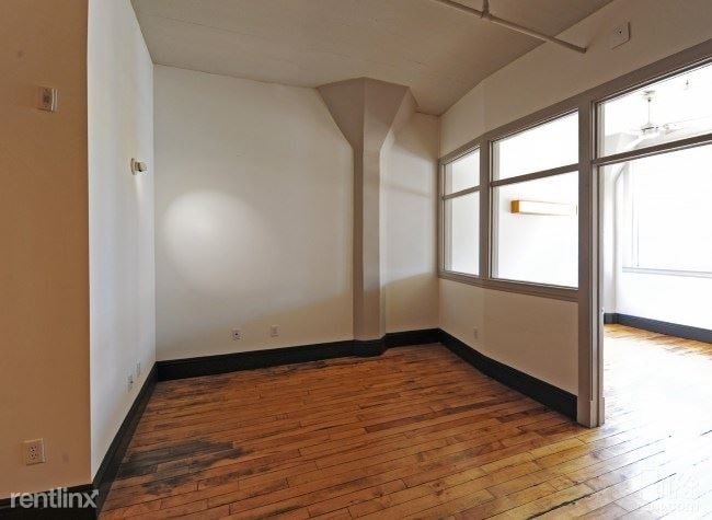 Building Photo - 1709 E Clay St