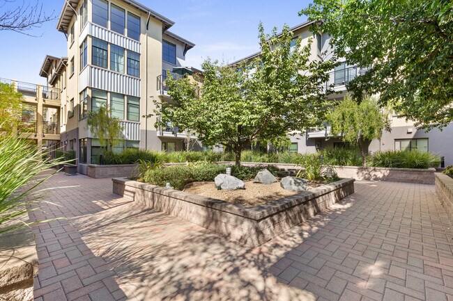 Building Photo - 800 N 8th St