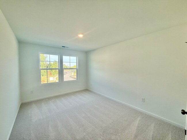 Building Photo - 132 Tree Moss Ct