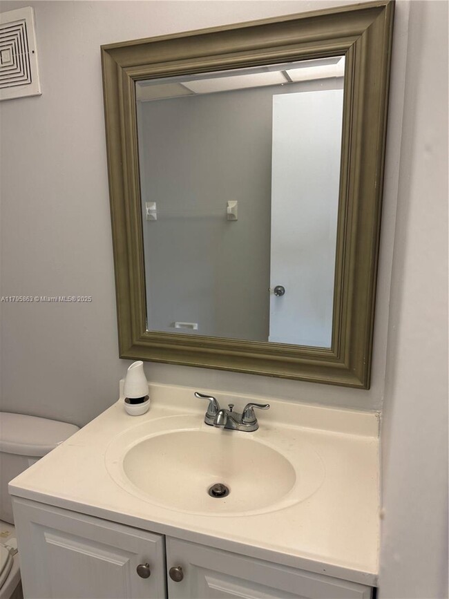 Building Photo - 8051 S Colony Cir
