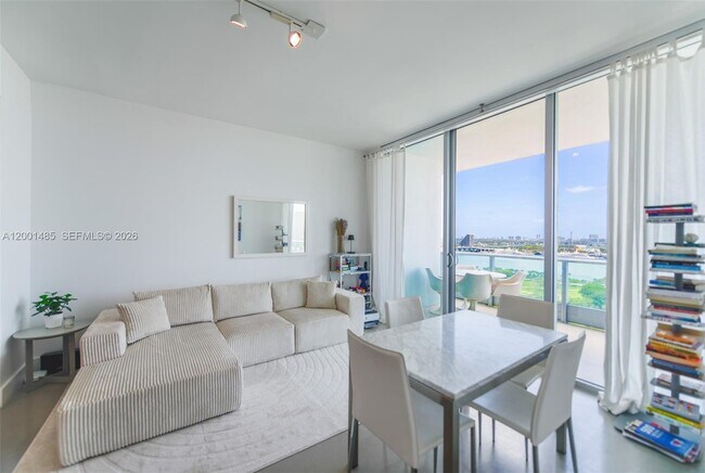 Building Photo - 900 Biscayne Blvd