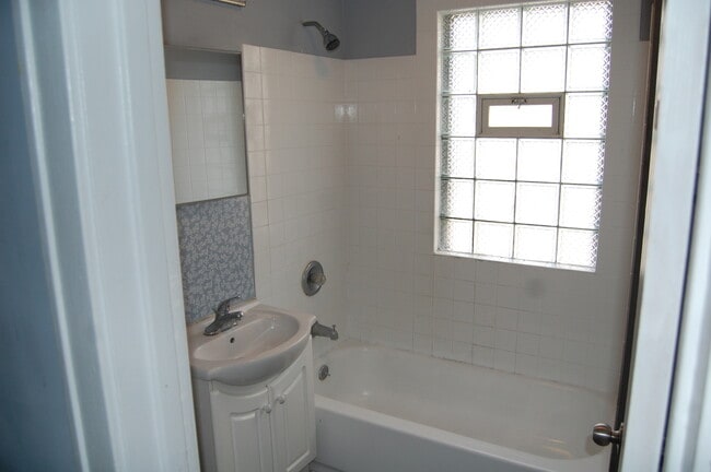 Building Photo - 430 S Monterey Ave