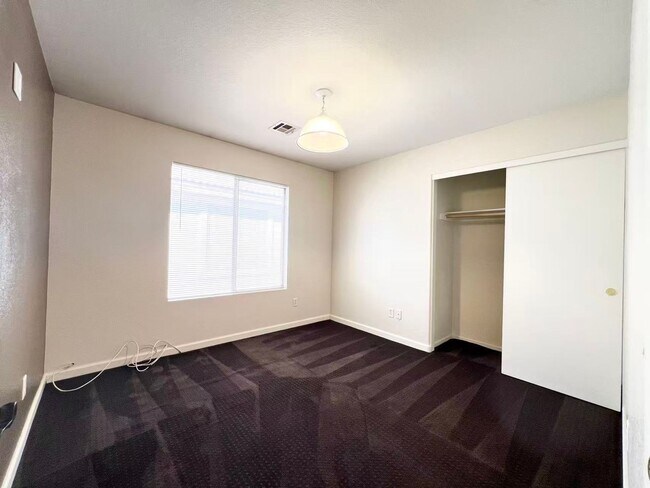 Building Photo - 10996 Crispinio St