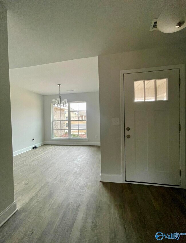 Building Photo - 272 Abercorn Dr