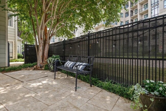 Building Photo - 6310 Arnot St