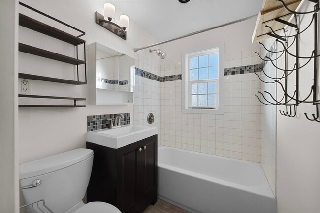 Building Photo - 5707 N Lindeke St