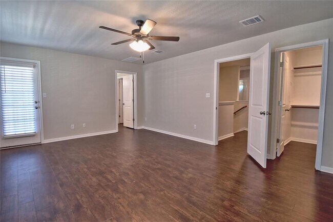 Building Photo - 317 Clearlake Dr
