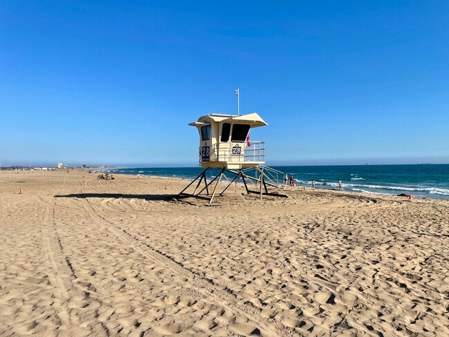 Building Photo - Welcome to Coastal Living at Its Finest!