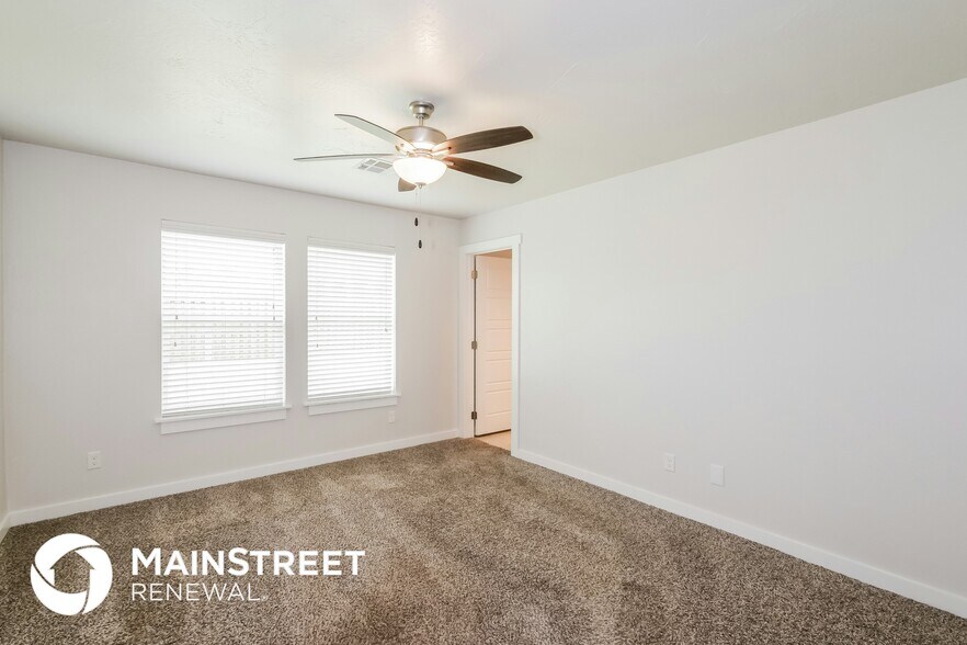 Building Photo - 508 NW 179th Cir