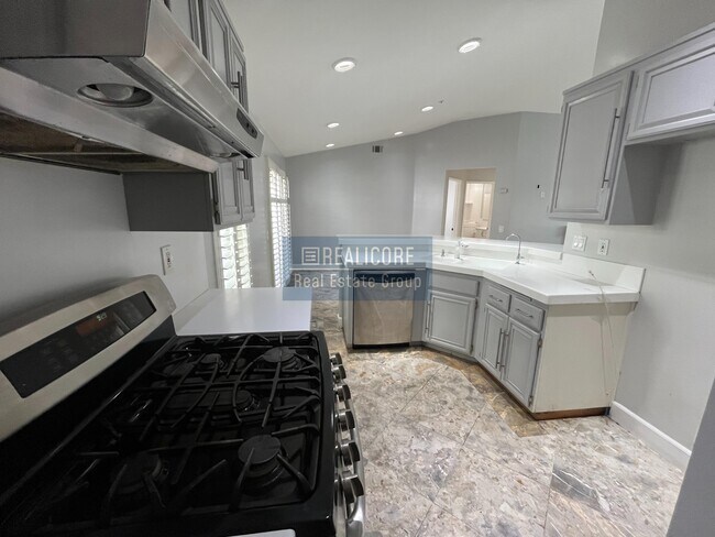 Building Photo - 14786 Shadow Dr