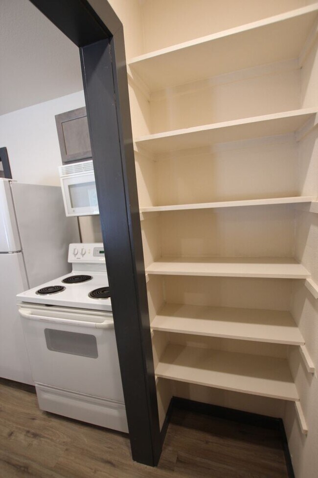 Building Photo - Spur 164 Units