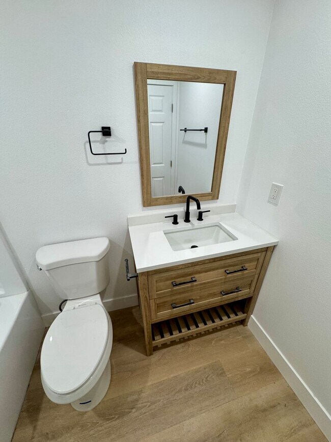 Building Photo - Large New Construction 3 bed 2 Bath Apartm...
