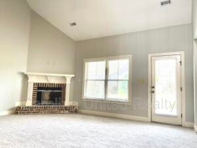 Building Photo - 220 Kickham Ln