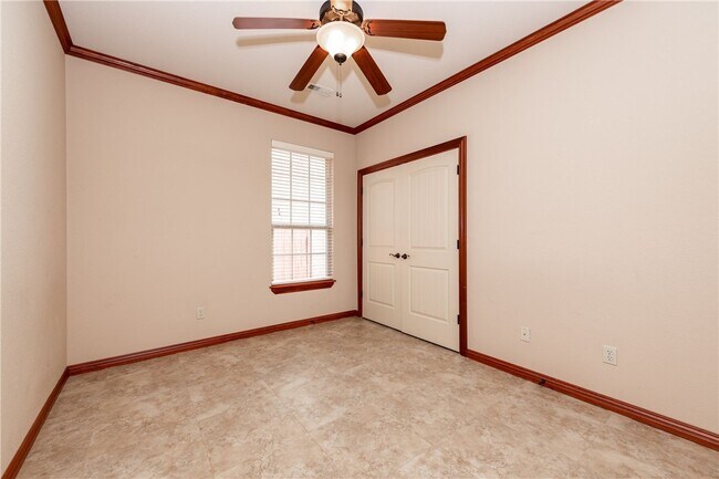 Building Photo - 3902 SW Banbury Dr