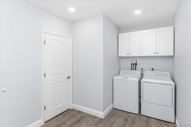 Building Photo - 534 Bellmore Rd