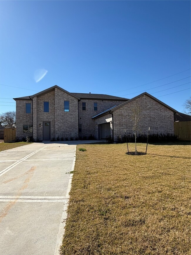 Building Photo - 20003 Venetto St