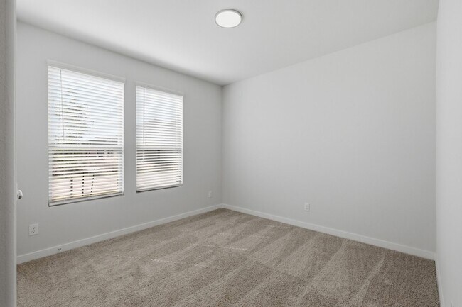 Building Photo - 637 Sierra Rdg