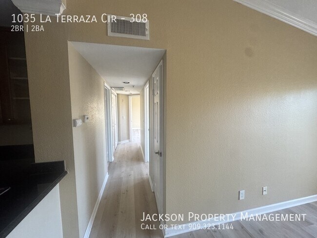 Building Photo - 1035 La Terraza Cir