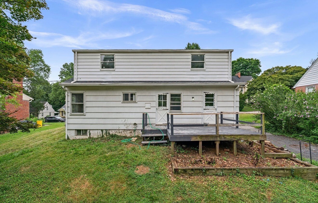 Building Photo - 577 Brook Rd