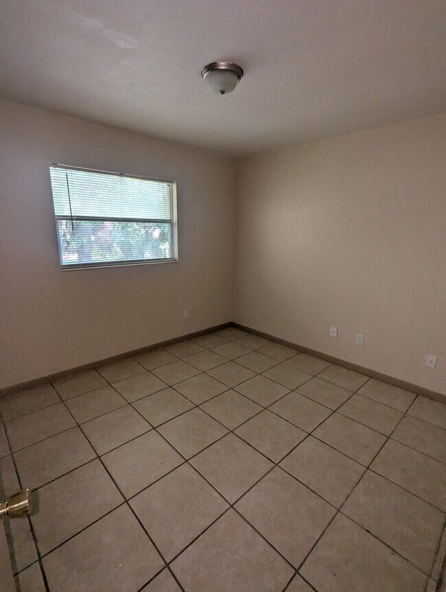 Building Photo - 1062 Orienta Ave