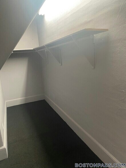 Building Photo - 3 Chamblet St