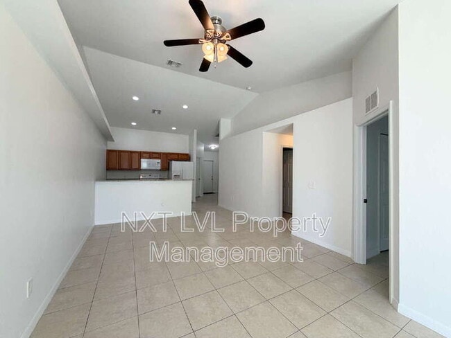 Building Photo - 842 SW 39th Terrace