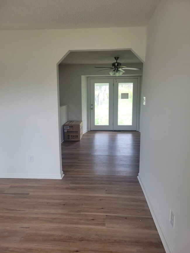 Building Photo - 104 Bent Tree Dr