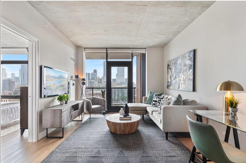 Primary Photo - 1039 W Van Buren St