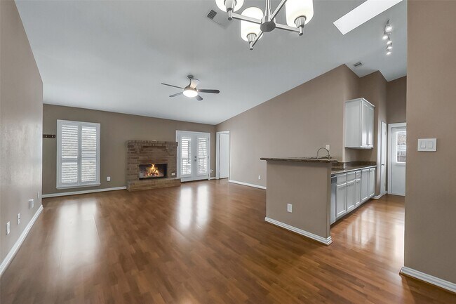 Building Photo - 2425 Augusta Dr