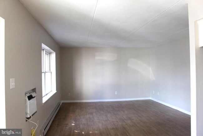 Building Photo - 45 Eisenhower Dr