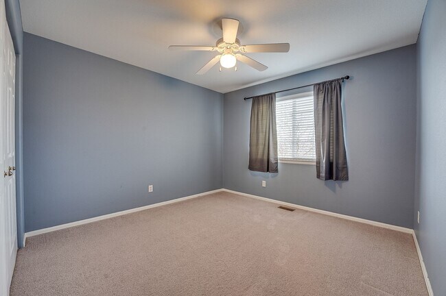 Building Photo - Spacious 3 bed, 2.5 bath home located in Wellington, CO