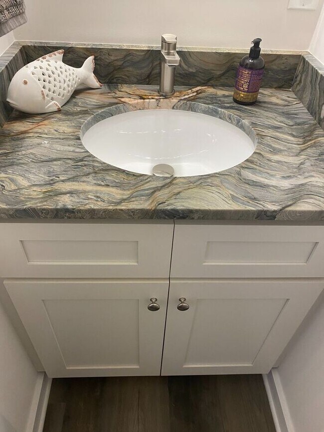 Building Photo - COMING SOON! 4 Bedroom Home. Poplar Masonboro Loop Location, Top schools! Garage