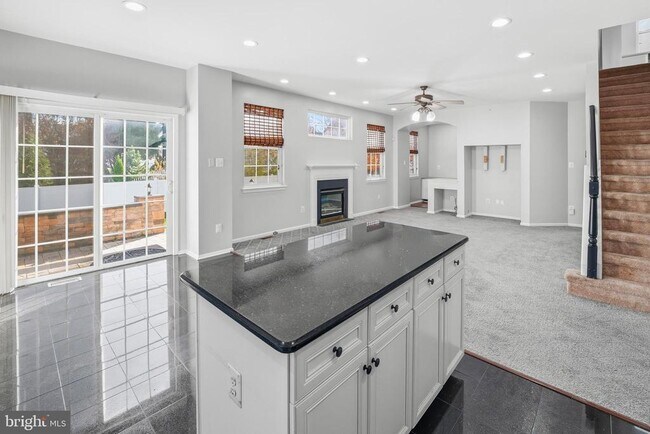 Building Photo - 109 Holly Dr