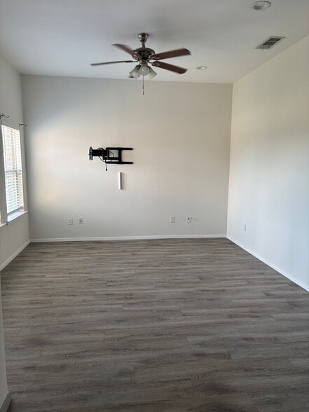 Building Photo - 524 Wood Dr
