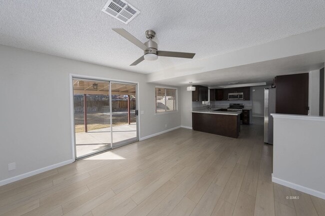 Building Photo - Please Contact Vaughn Realty to set up an ...