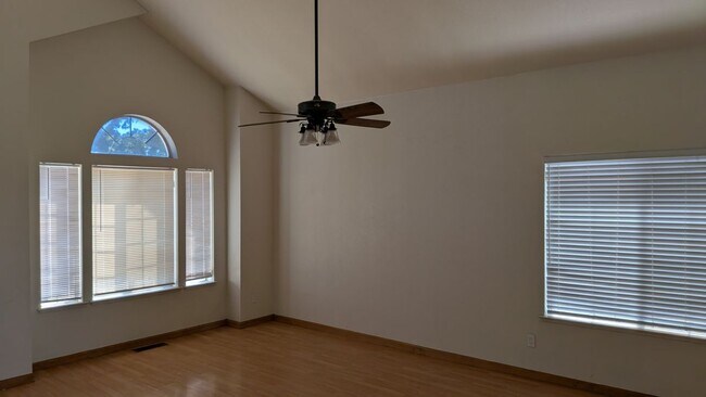Building Photo - 321 Falcon Ct